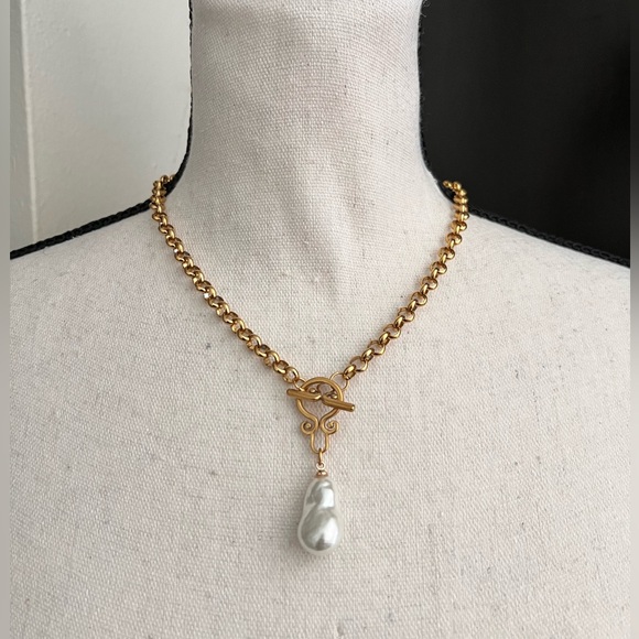 Baroque Toggle Clasp Pendant Stainless Steel Necklace 18k Gold Plated. - Picture 3 of 5